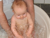 Plasker far våd, når der bades